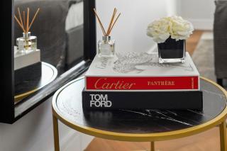 Modern Luxe 1 Bedroom Apartment with central location - 4