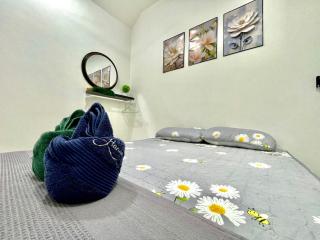 Hanan Homestay Klebang Ipoh with a view of Mount Korbu, for Musl!m only!! - Ipoh - 1