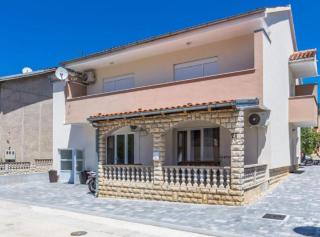 Spacious Two sis Apartments in Zadar with Terrace - Zadar - 9