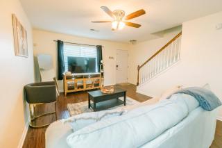 Amazing NEW Oasis With Hot Tub Mins to Airport - Pooler - 5