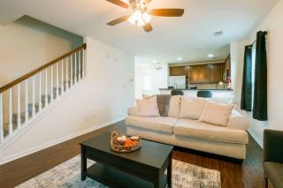 Amazing NEW Oasis With Hot Tub Mins to Airport - Pooler - 2