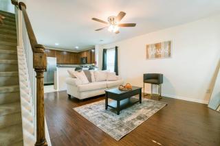 Amazing NEW Oasis With Hot Tub Mins to Airport - Pooler - 7