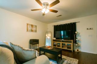 Amazing NEW Oasis With Hot Tub Mins to Airport - Pooler - 4