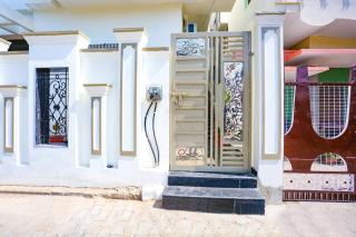Aditya Guest House - Varanasi - 8