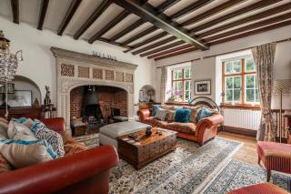 To The Manor Born, cinema, pool table, hot tub - Poole - 9