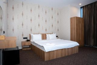 Royal Bakrajo Hotel - 8