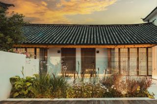 Dali Clouds Know Hotel - 1