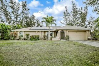 Fresh Water Canal, Pet Friendly & Bikes - Coral Cove Villa - Roelens Vacations - Cape Coral - 3