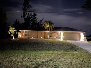 Fresh Water Canal, Pet Friendly & Bikes - Coral Cove Villa - Roelens Vacations - Cape Coral - 2