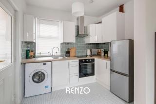Inviting and Warm 3-bed Home in Derby by Renzo, Sleeps 6, Perfect for Contractors! - 4