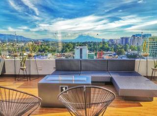 Céntrico Apt en zona 10 con Parqueo, GYM y Terraza - - 9