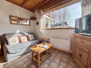 Appartement au pied des pistes avec terrasse, parking privé, casier à skis, proche commerces - FR-1-595-75 - 2