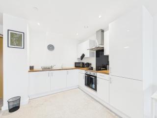 Premium 1BR at Media City - Manchester - 8