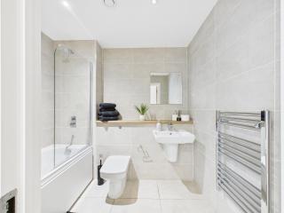 Premium 1BR at Media City - Manchester - 6