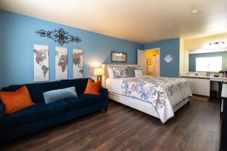 Charming 1BD-1BA King Suite-Near the Strip - Stairs Required - FREE TICKETS INCLUDED - CL-1M - Branson - 0