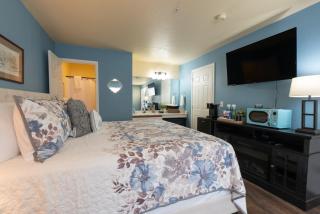 Charming 1BD-1BA King Suite-Near the Strip - Stairs Required - FREE TICKETS INCLUDED - CL-1M - 8