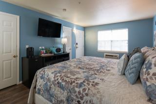Charming 1BD-1BA King Suite-Near the Strip - Stairs Required - FREE TICKETS INCLUDED - CL-1M - Branson - 9