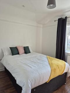 3-bedroom House W Free Parking, Near Man Airport! - Manchester - 7