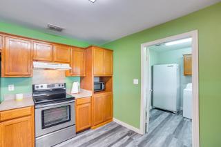 2 Mi to Lake Monticello Home with Large Decks! - - 1
