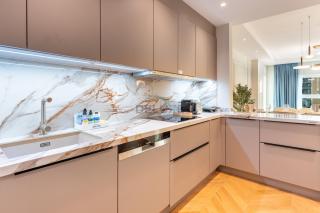 Beachfront 2BR and Assistant's Room with Sea Views Terrace, Steps From Iconic Landmarks & Amenities, The Residences South, Palm Jumeirah by Deluxe Holiday Homes - 4