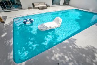 Modern Luxury Home with Racket Sports Gym BBQ - 8