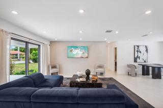 Modern Luxury Home with Racket Sports Gym BBQ - 4