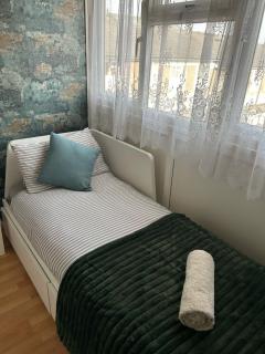 Smethwick - House - Sleeps 8 - Parking - Birmingham - 4