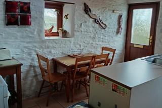 Inviting 2-Bed Cottage in Newcastle Emlyn - Newcastle Emlyn - 4