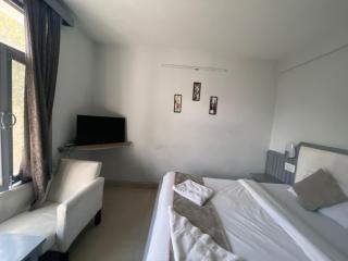 Sajjan Cottage - - 5