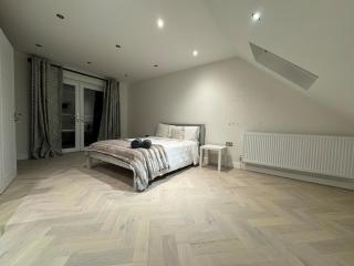 The Contemporary 4 Bedroom Home - - 7
