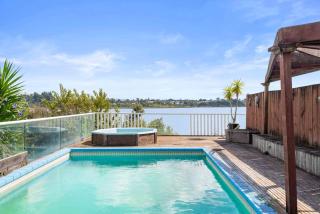 Poolside Lookout - Tauranga Holiday Home - Tauranga - 0