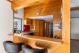 Poolside Lookout - Tauranga Holiday Home - 2