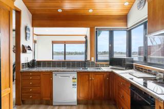 Poolside Lookout - Tauranga Holiday Home - 1