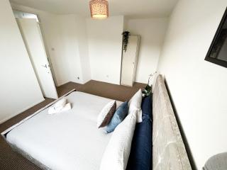 3 Bedroom House, WiFi & Free Parking - Chatham - 5