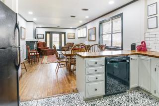 4 Mi to Beale Street and FedExForum Home with Yard! - Memphis - 1