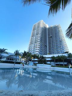 1-BR Condo with 4 BEDS, DINING, Karaoke,NETFLIX,YTpremium,GAMES,WIFI,25TH fLoor - Sunrise & Sunset CITY&POOL view , wrap-around BALCONY - San Fernando - 9