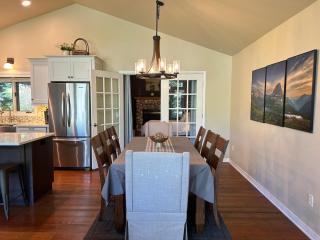 Whitefish Home, Sleeps 7, Hot Tub, AC - Whitefish - 7