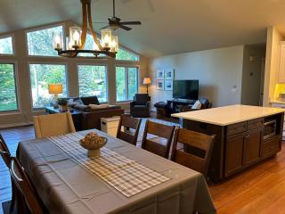 Whitefish Home, Sleeps 7, Hot Tub, AC - Whitefish - 8