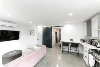 1BD 1BA - Black&White ArtBNB - Southland Park WPB - West Palm Beach - 4