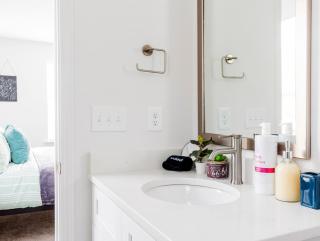 Chic Home 9 min to Uptown Hot Tub & Private Yard - Charlotte - 8