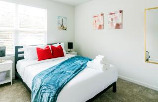Chic Home 9 min to Uptown Hot Tub & Private Yard - Charlotte - 7