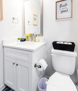 Chic Home 9 min to Uptown Hot Tub & Private Yard - Charlotte - 6