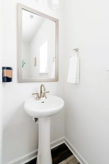 Chic Home 9 min to Uptown Hot Tub & Private Yard - Charlotte - 4