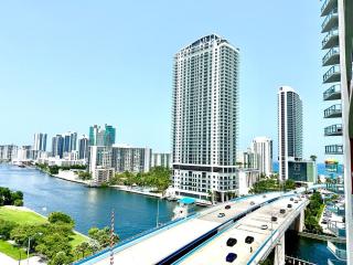 Miami Beach 1B 1B w Kitchen and Beach Service - Hallandale Beach - 2