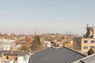 London Home With A Beautiful View - 7