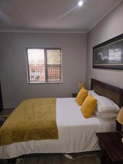 Fantasy Farmyard Guest House - 6