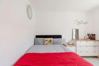 London Home With A Beautiful View - Private Room - 4