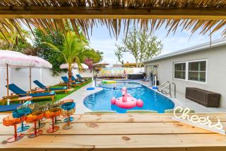 4 Br Oasis Pool Tiki Hut Hot Tub Ping Pong Arcade - Seminole - 0