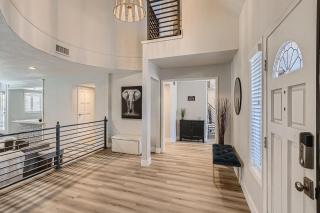 Lux Life! Central Location For Business Or Play! - Las Vegas - 1
