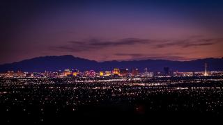 Lux Life! Central Location For Business Or Play! - Las Vegas - 2